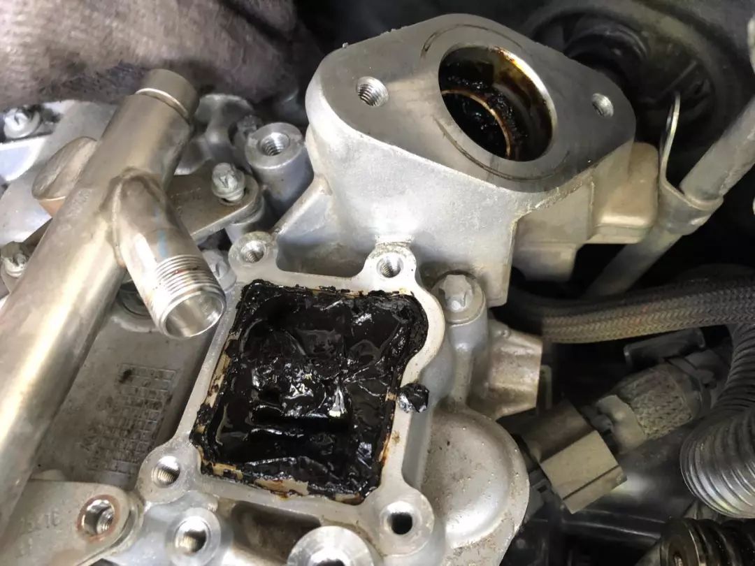 一年没跑多少公里要换机油吗,换机油多少公里必须换一次