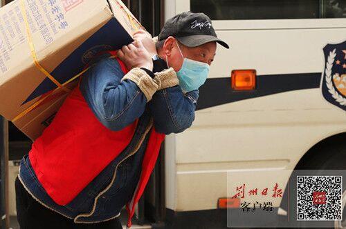 当好疫线排头兵守住群众安全线,战疫先锋担使命共克时艰护民安