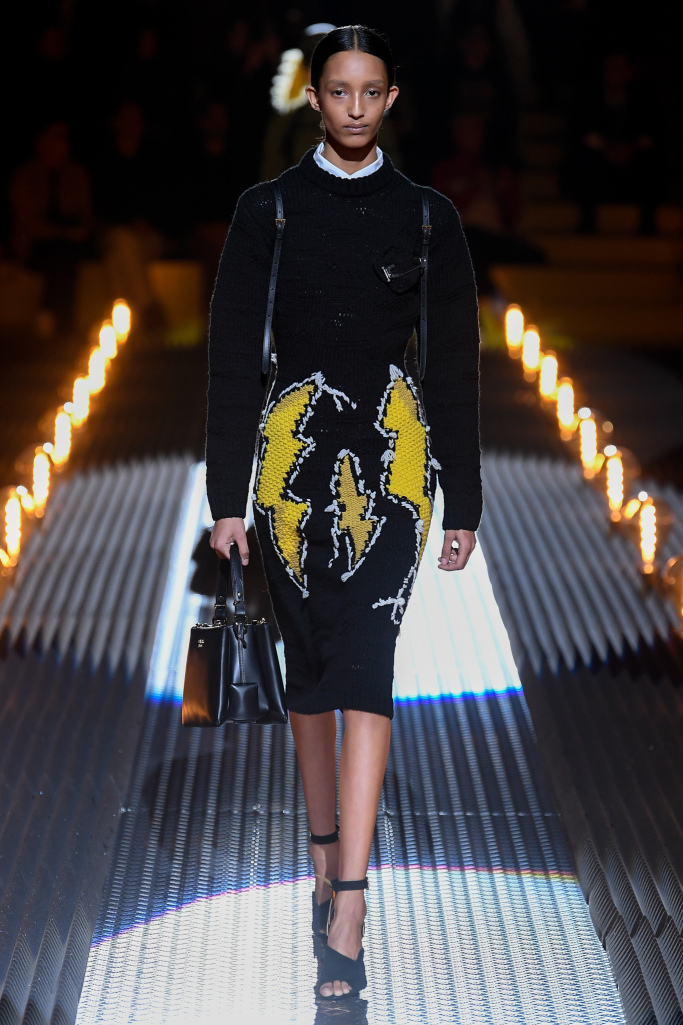 巴黎时装周2023春夏prada,2019prada秋冬米兰时装秀