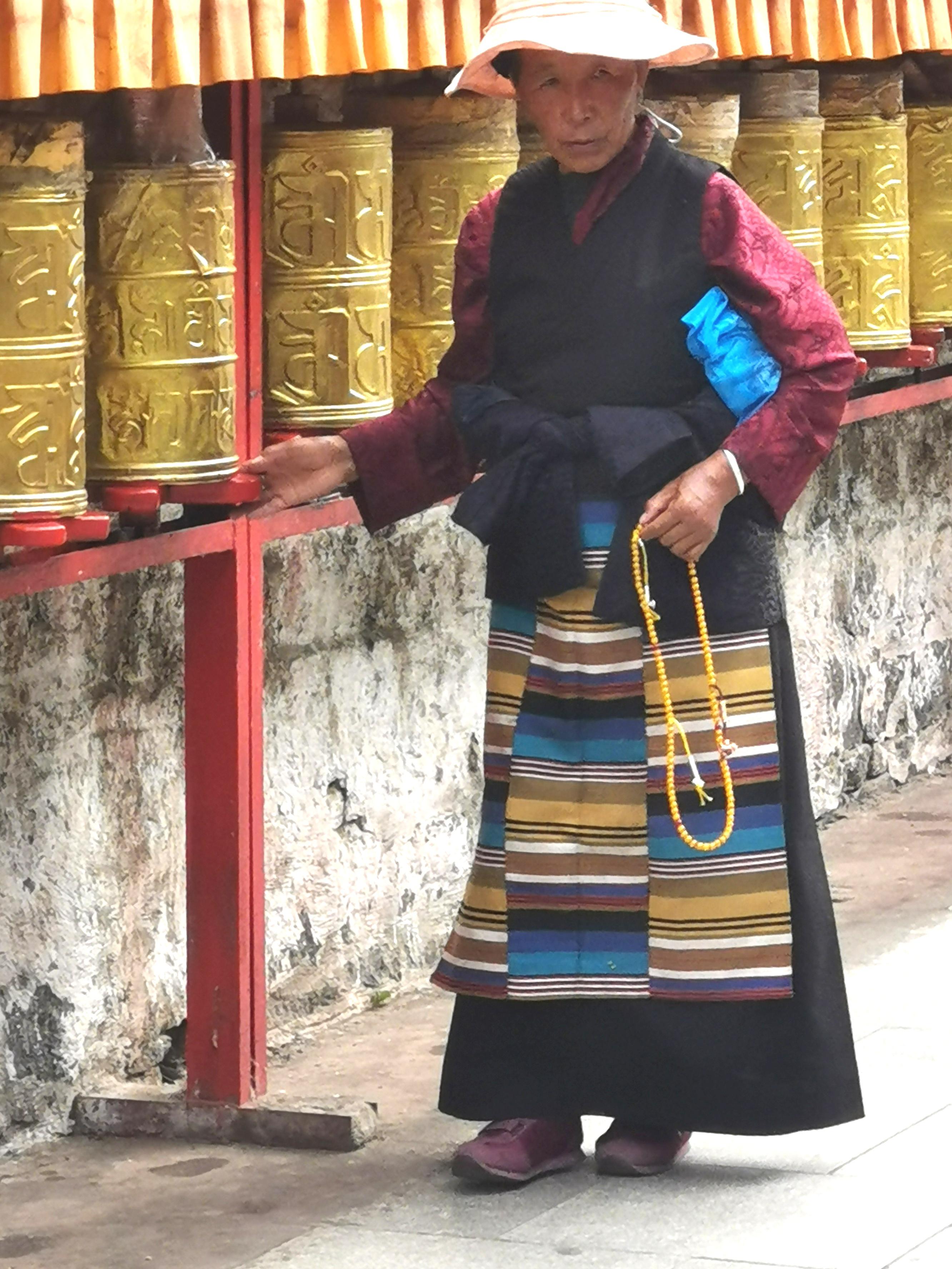 西藏拉萨这个城市好吗,拉萨市区是什么样的地方