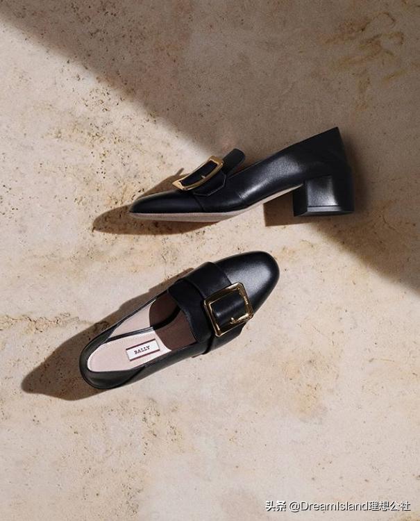 街拍白色乐福鞋,达妹街拍图文