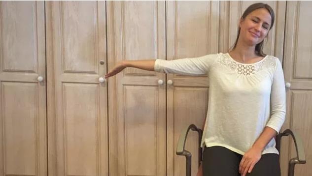 “医生,我胳膊肘伸不直了,还用不了筷子了,我是怎么了啊?”