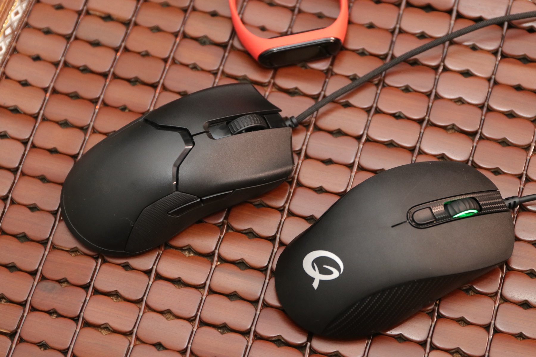 低价低延迟无线游戏鼠标推荐,不打孔轻量化鼠标推荐