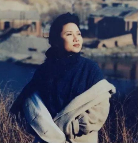 李娜出家视频唱的是李娜本人么,李娜在歌坛有怎样的地位