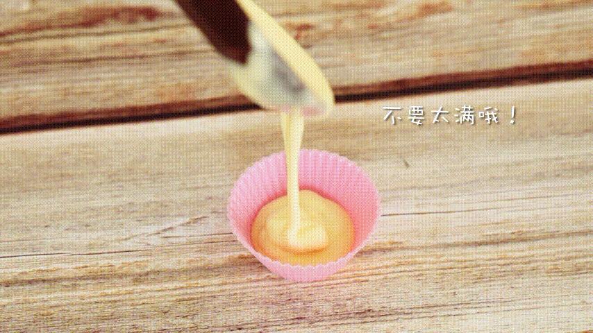 烤箱版蛋糕胚蛋白打发状态,烤箱奶香蛋糕的做法