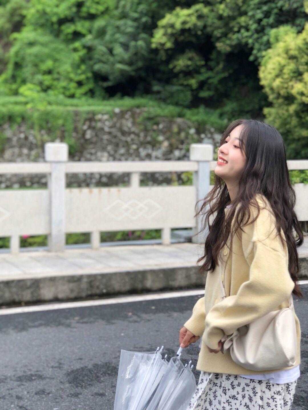 高个子驼色大衣搭配小香风连衣裙,小个子穿驼色大衣配什么裙子