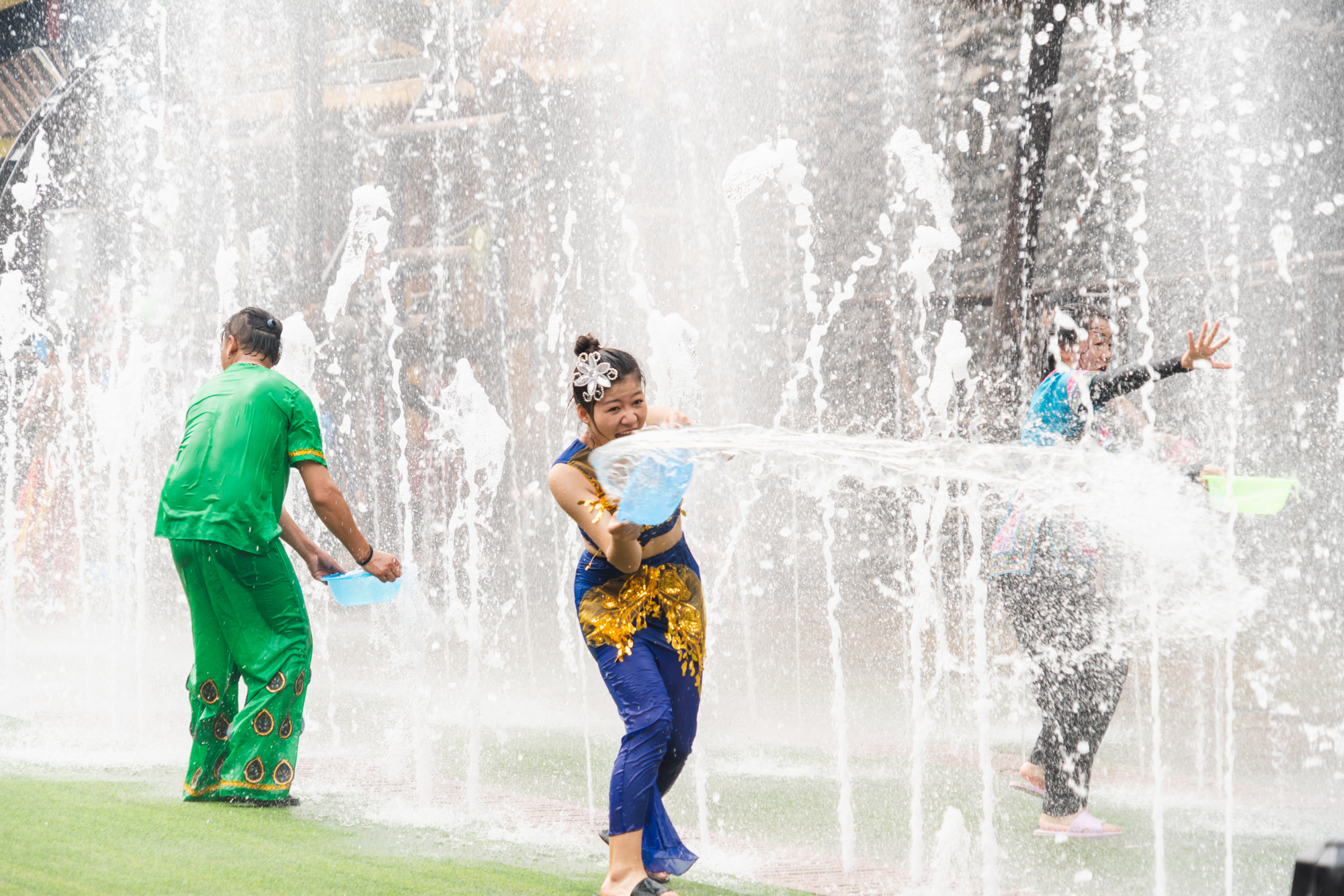四月去过了心心念念的泼水节,夏日的欢乐泼水节