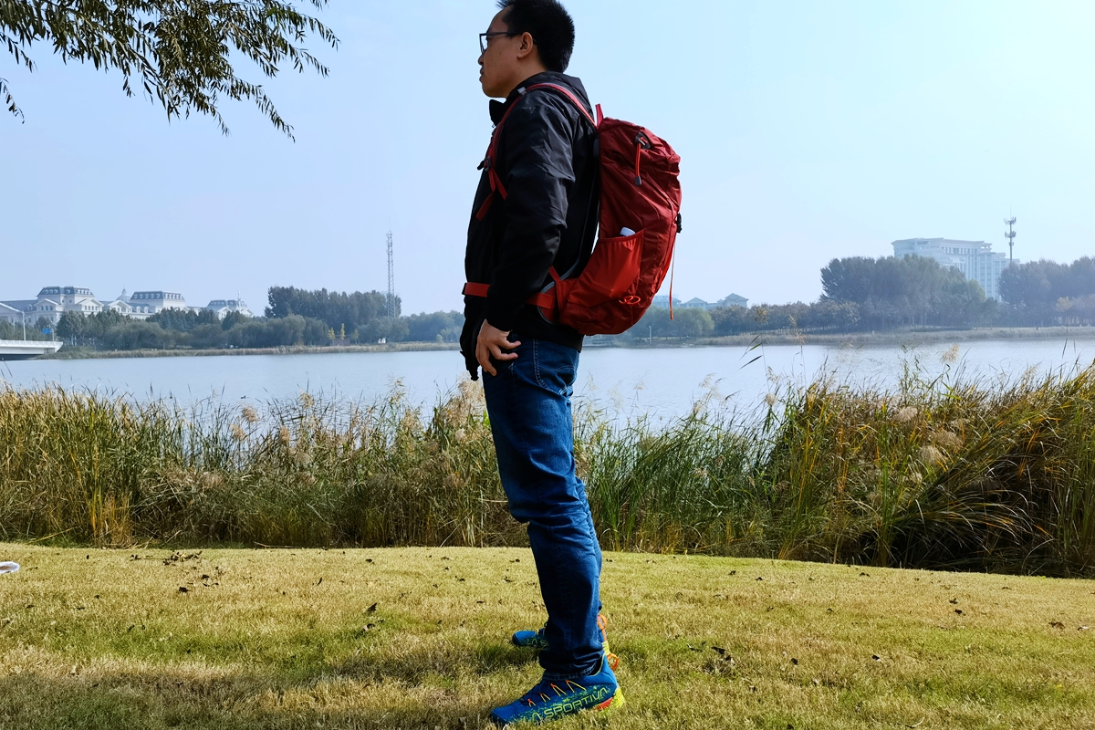 踏秋而行,踏秋而行原唱完整版