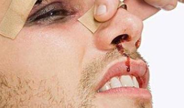 经常挖鼻孔的孩子,挖鼻孔的孩子