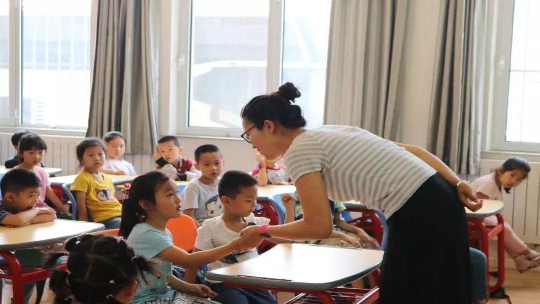 遇到偏心的老师怎么教导孩子,当孩子说老师偏心该怎么回答