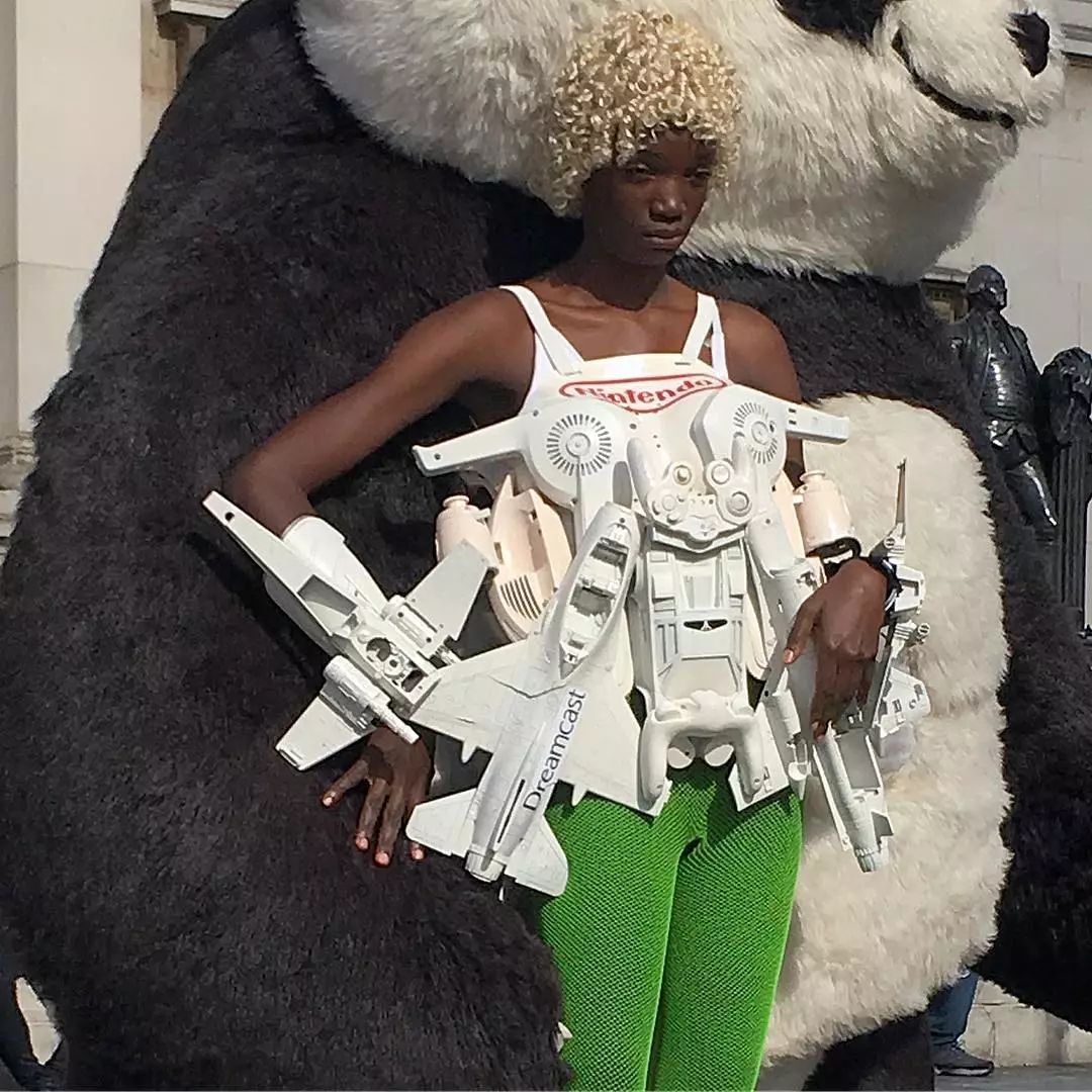 “以前看不起ACG，现在恨不得全身ACG。”