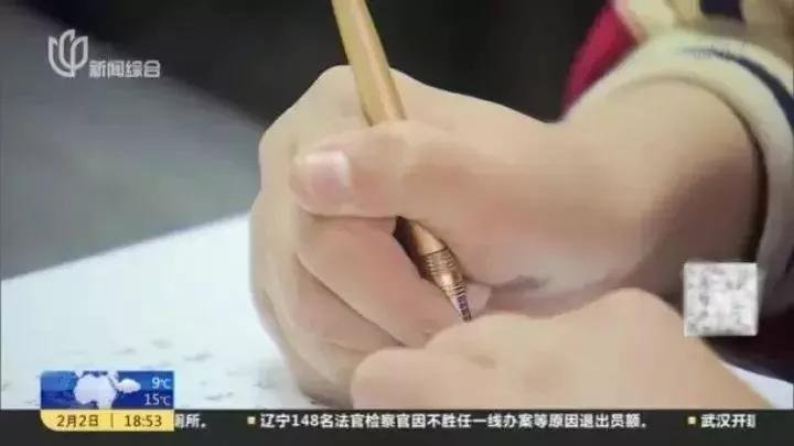 孩子写字勾手腕怎样纠正姿势,孩子勾手腕写字怎么纠正