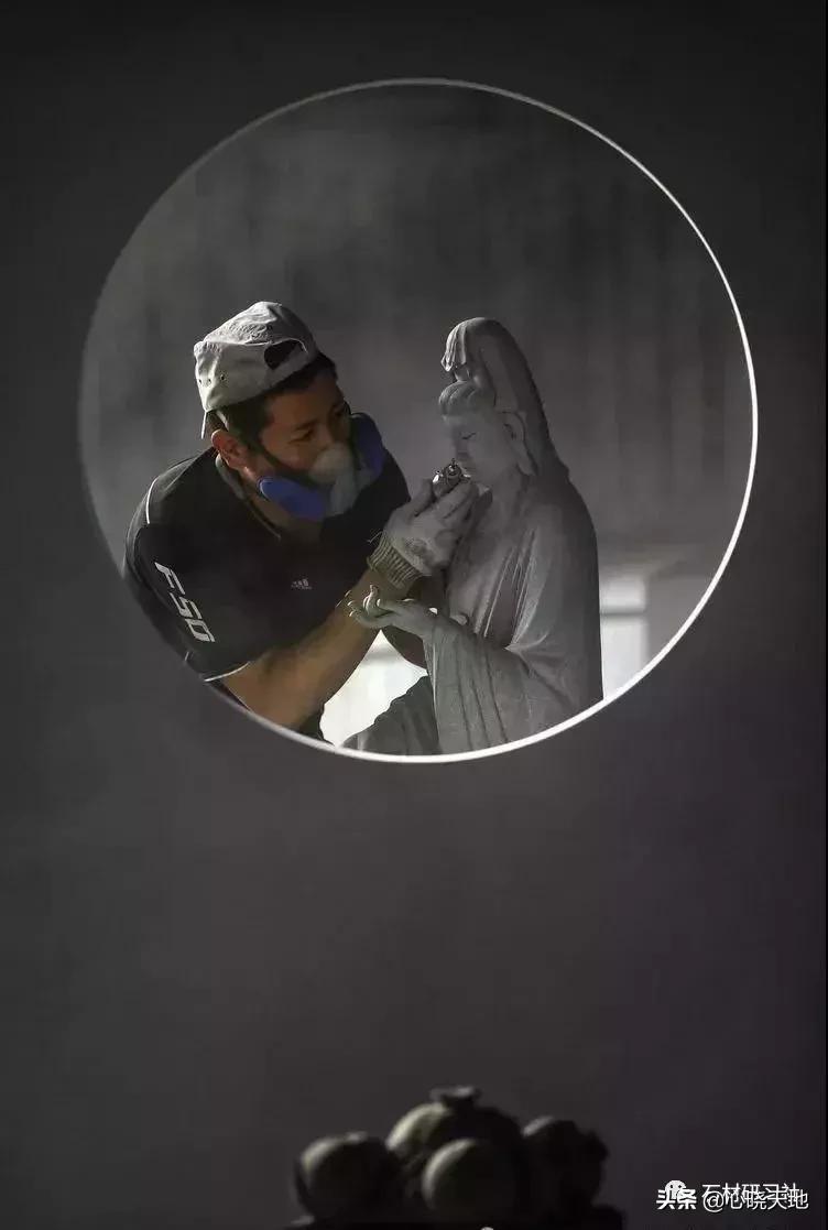 石雕观音佛像雕刻,彩绘汉白玉观音石雕佛像雕刻定制