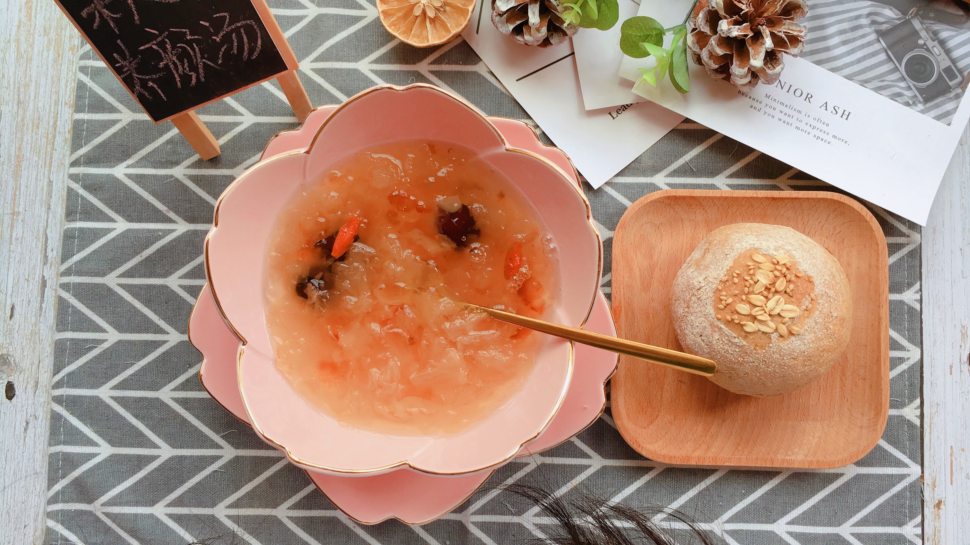 秋天，我不敷面膜，隔两天喝一次它，脸色红润，闺蜜都问我方法