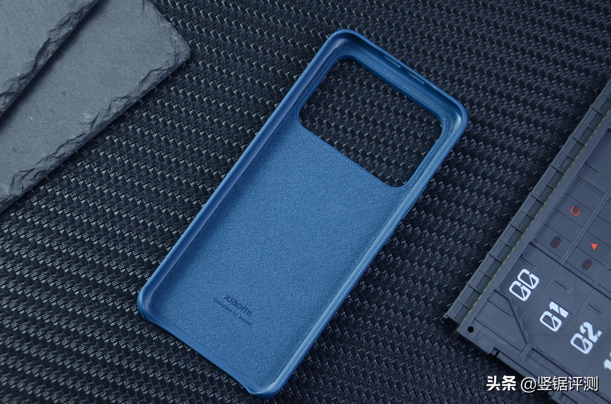 小米11Ultra专用“素皮保护壳”开箱:卖149元,贵么?