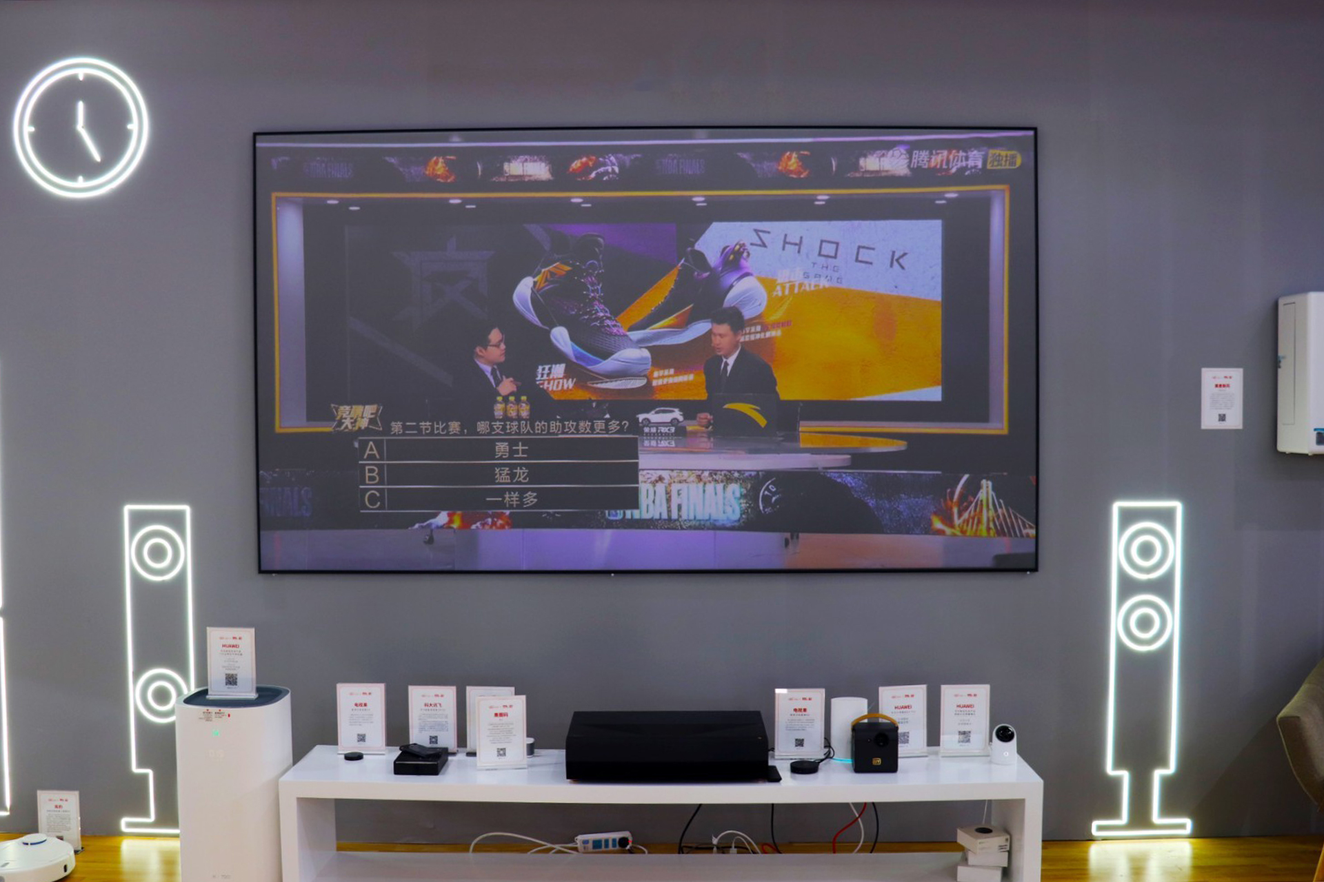 100寸液晶电视与激光电视对比,85寸的选液晶电视还是激光电视