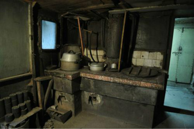 钢材匮乏的年代，中国建造世界上最大的水泥船，终身只航行过一次