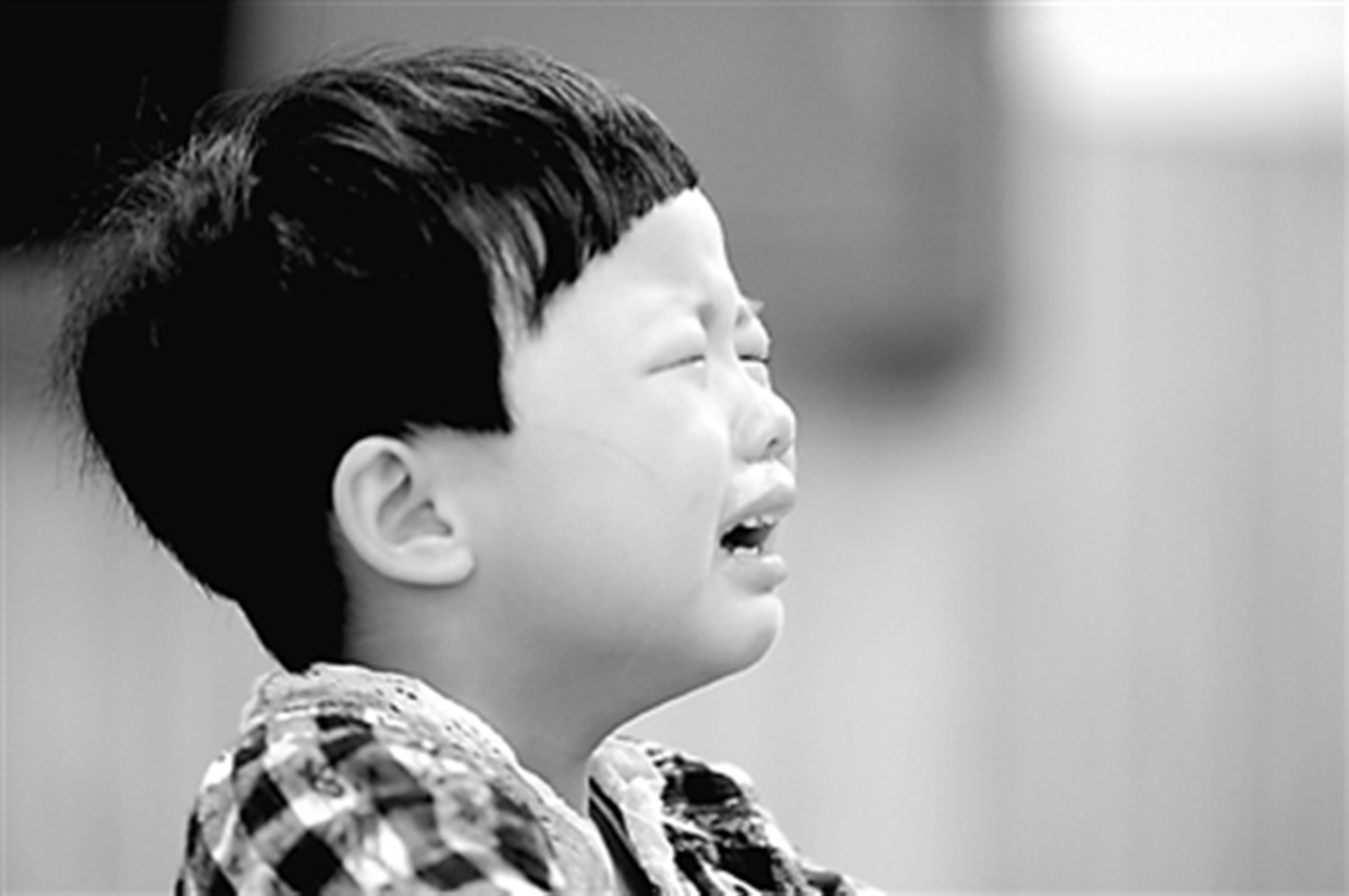 孩子爱哭表达能力差怎么办,孩子爱哭内心脆弱的原因