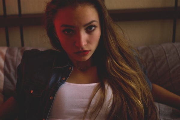 女生说不敢联系你怎么办,女生说不敢依靠你怎么回复