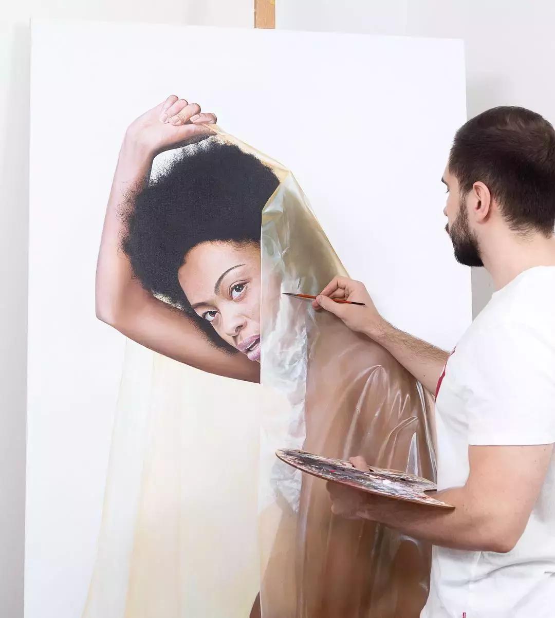 他画了一波美人，笔触精致，活色生香