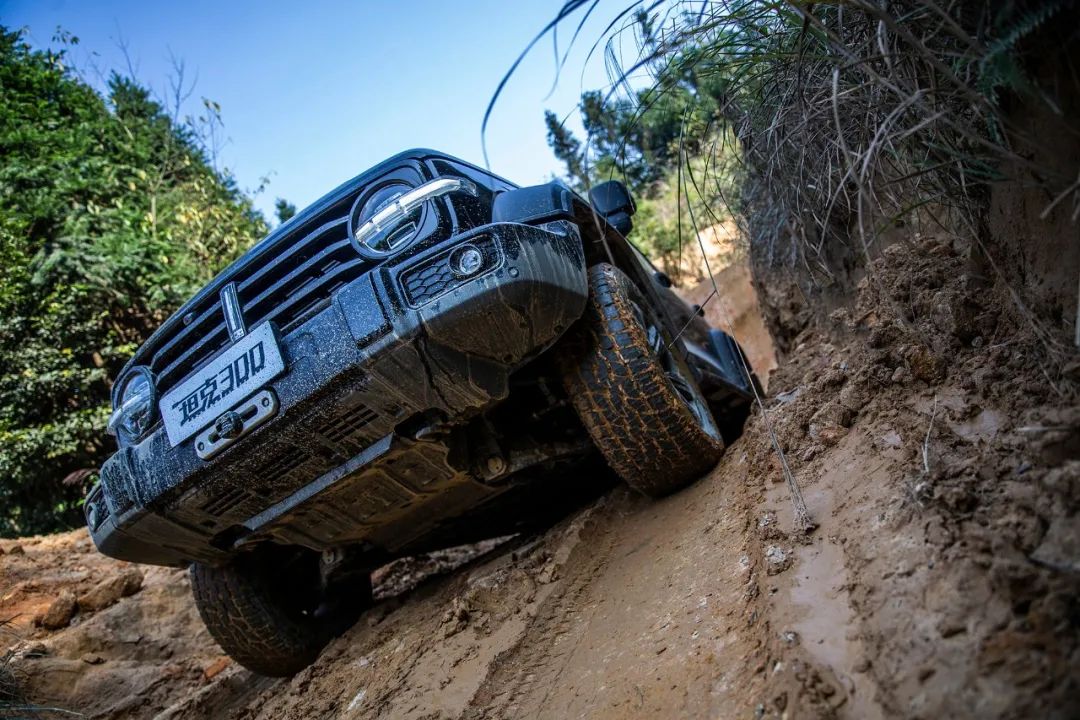 24款坦克300穿越版加速测试,坦克300和陆巡公路试驾对比