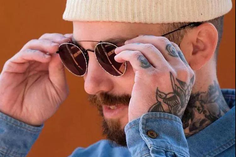 墨镜修饰脸型怎么选,墨镜挑眼