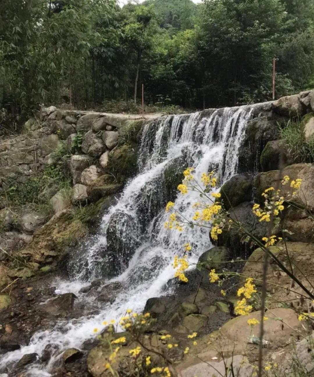 成都周边凉快又可以耍水的地方,成都周边哪有耍水的地方