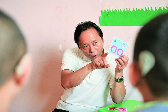 帮助听障儿童的小视频,听障儿童语言康复培训班