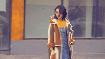 周冬雨又拿影后!曾因身高矮被嘲时尚黑洞,如今成小个子穿搭模板