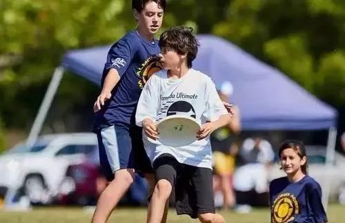 飞盘的4种基本扔法玩法,盘不落地