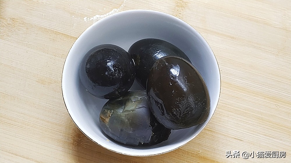 好吃又下饭的擂辣椒皮蛋测评,擂辣椒皮蛋超辣