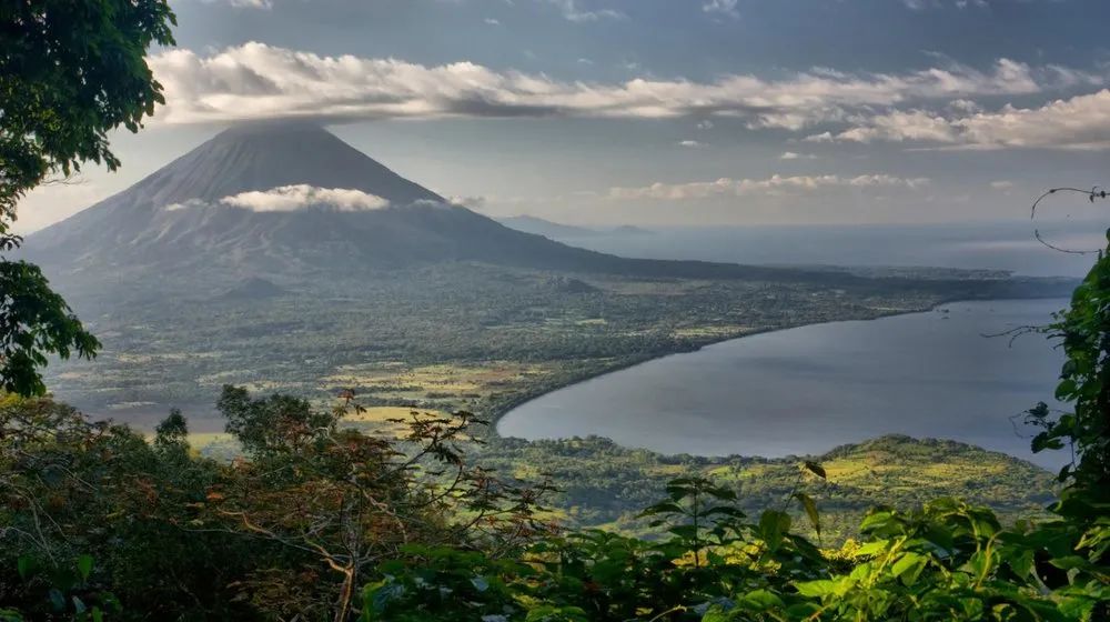 拒绝美国“运河霸权”这个南美小国靠咖啡、雪茄、朗姆酒发家致富