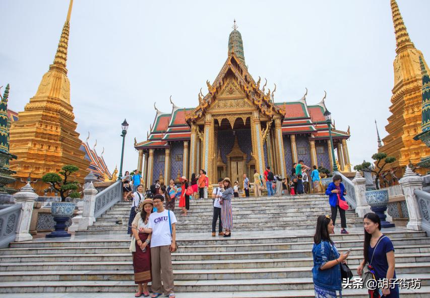 直击泰国“人妖”晚年生活，没有风光无限，生活只剩心酸