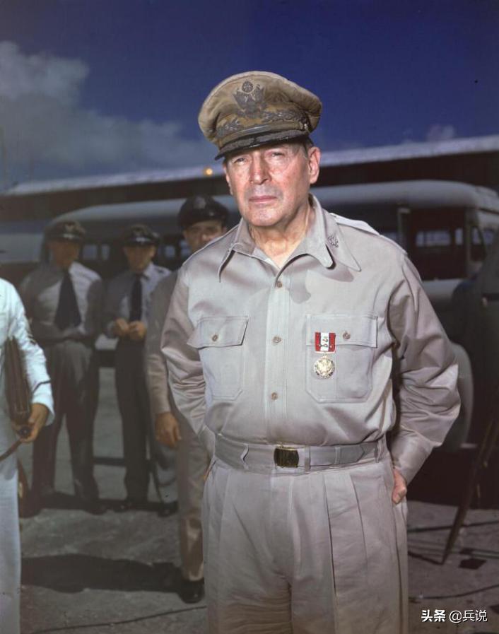 麦克阿瑟抓捕日军战犯,麦克阿瑟为什么要释放日本战犯