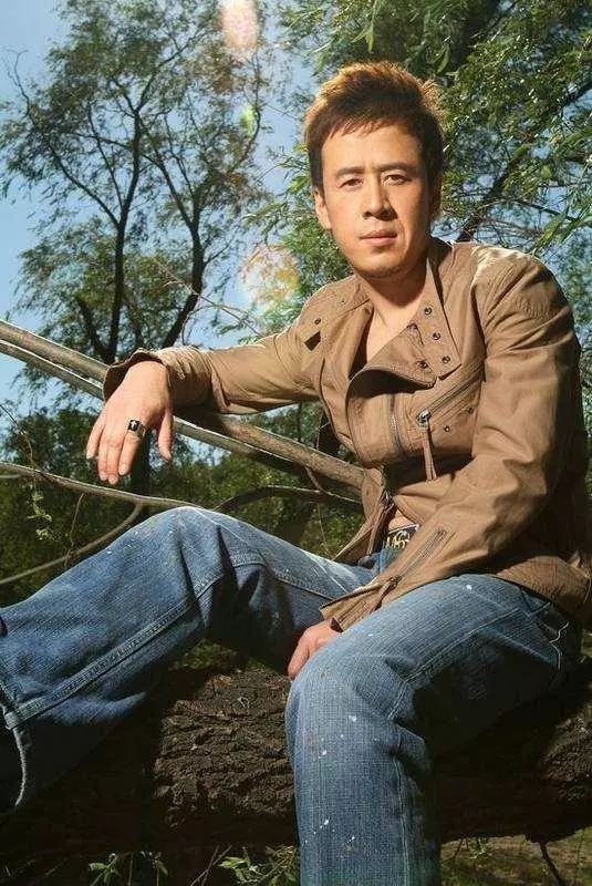 杨坤成名前靠女友工资养活自己,杨坤北漂搬家55次靠前女友养活3年