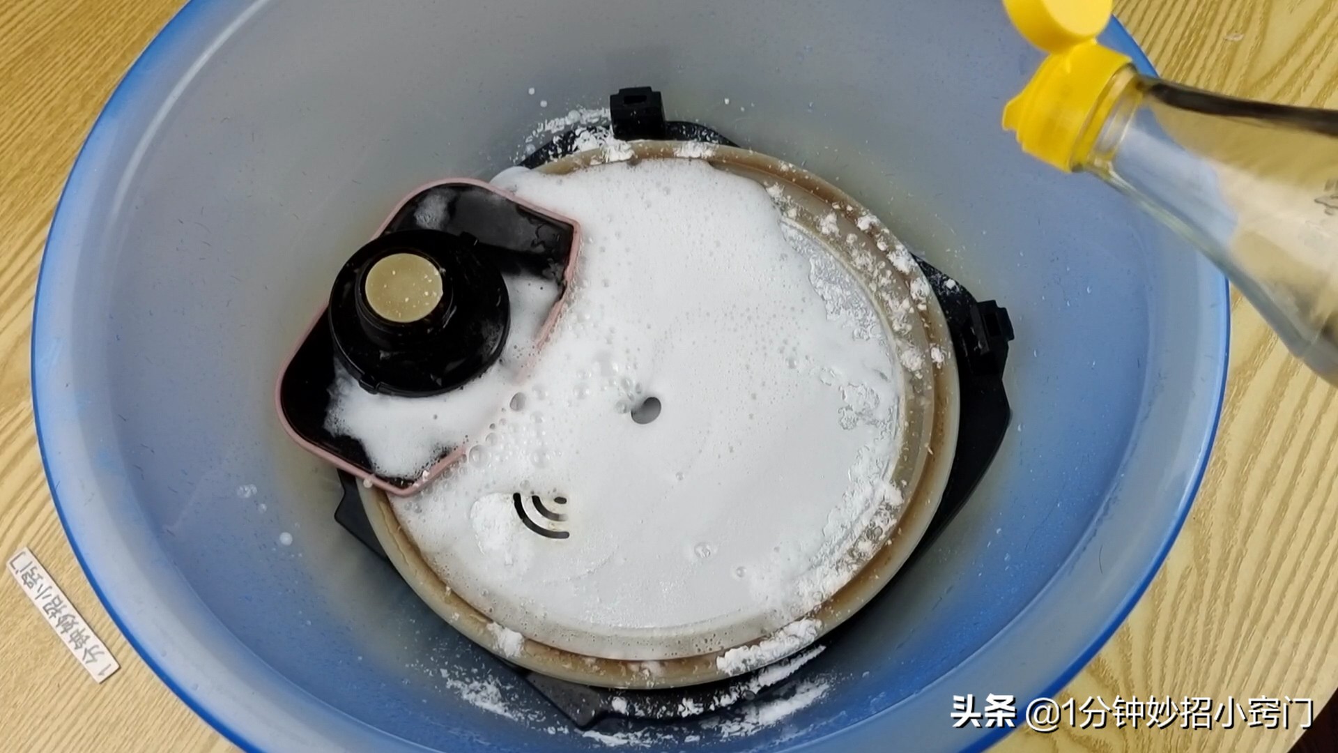 电饭锅内胆发黑怎么清理,电饭锅里面污垢妙招