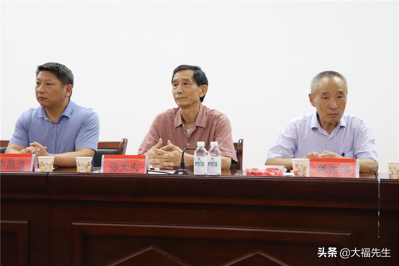 钢铁年代战友重逢,钢铁情怀