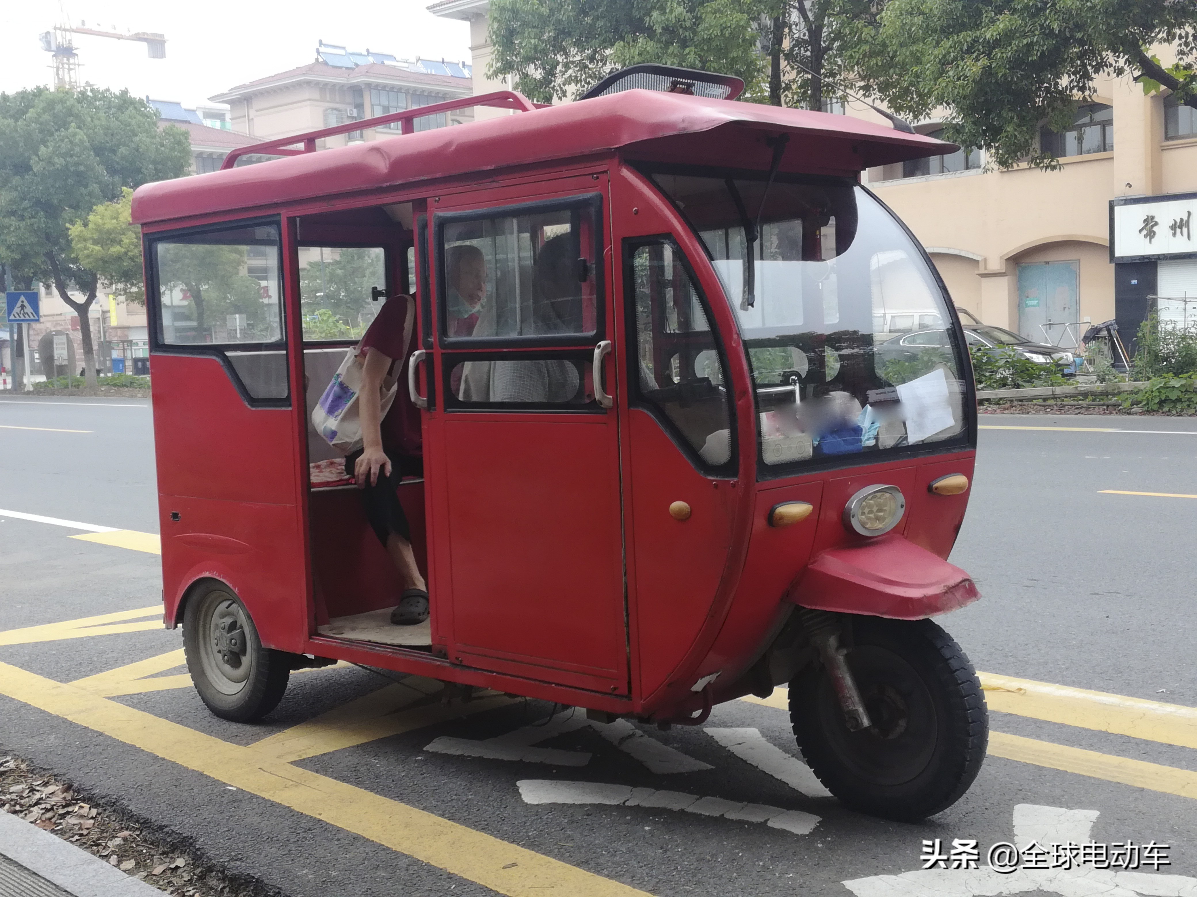 方向盘抖动跑偏是什么原因,三轮摩托车方向盘抖动怎么解决