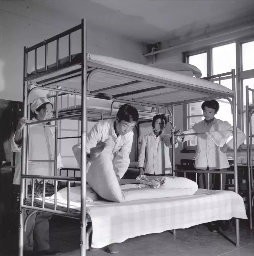 70张照片合集视频,70年衣食住行对比图