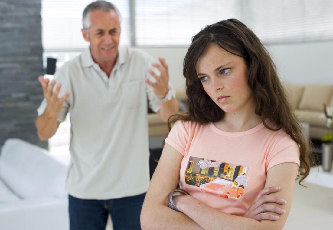 成年孩子叛逆自私家长该怎么解决,孩子自私冷漠怎么教育