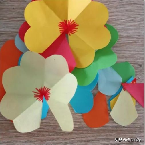 八折团花简单又漂亮教程,又简单又好看的美丽花手工彩纸