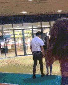 搞笑GIF段子：编辑这锅台是不是为了录视频还擦了擦？唉呀妈呀