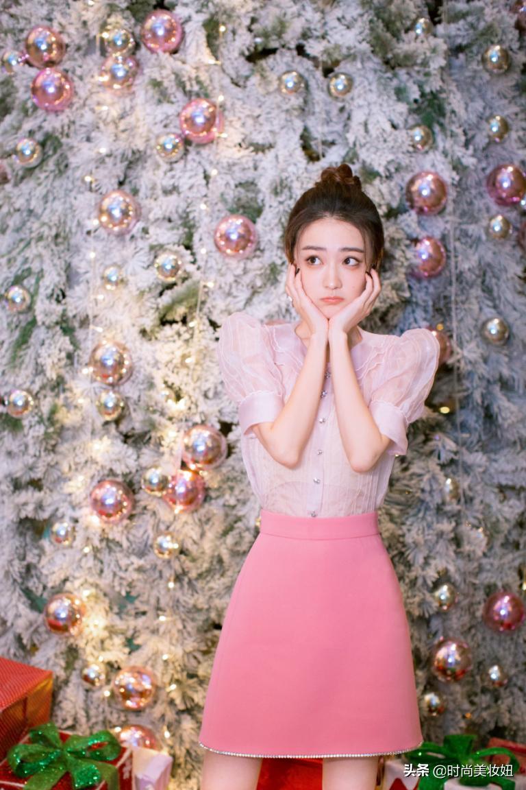 徐璐同款黑白碎花半身裙怎么搭配,徐璐白色连衣裙穿搭图