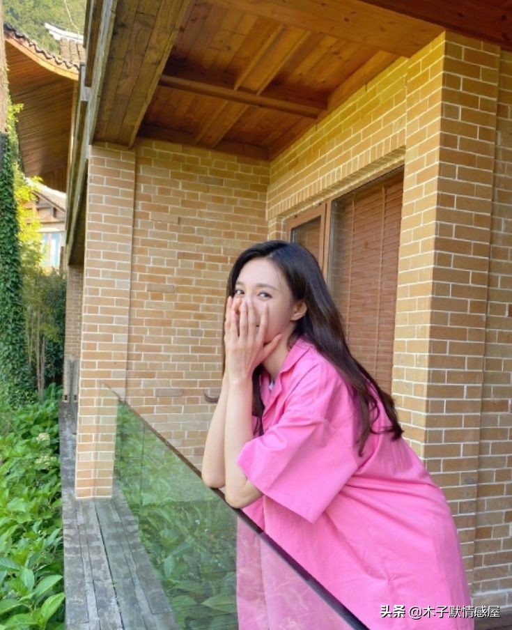 二手衬衫标价900元，比原价贵近三倍，是谁给了沈梦辰底气？