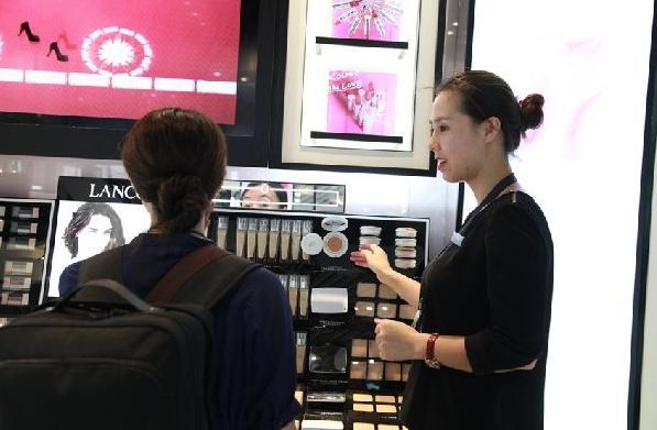 化妆品柜姐服务态度,护肤柜姐如何维护顾客