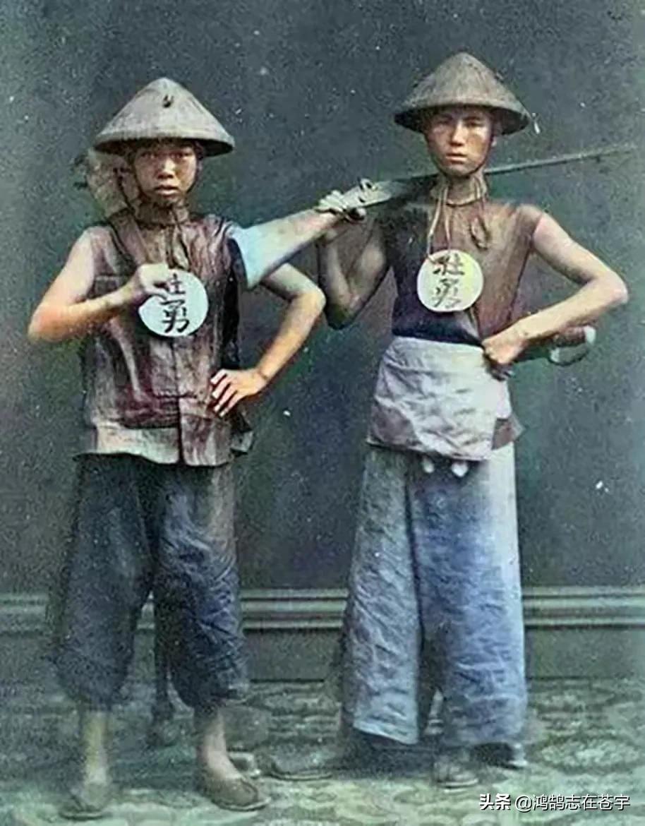 清末老照片太监面黄肌瘦,清末老照片官员奴相十足