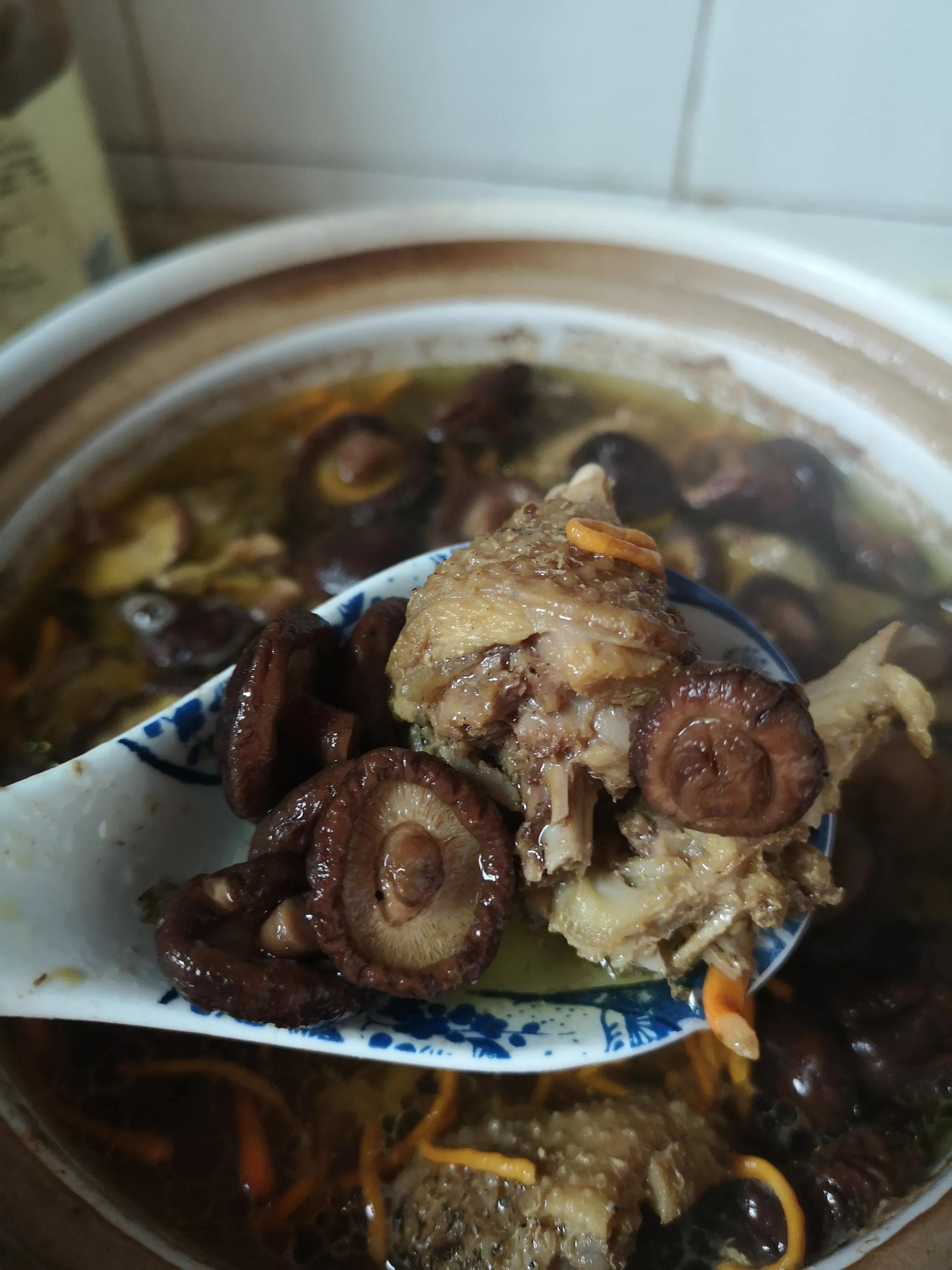 香菇虫草可以和山药一起炖鸡汤吗,秋季滋补虫草菇汤