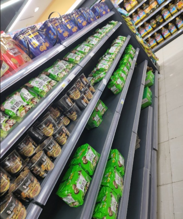 小鬼偷钱魔术,众目睽睽下偷钱的魔术