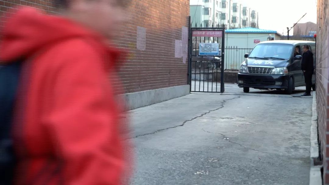 我跟网红灵车司机一起接了几次乘客