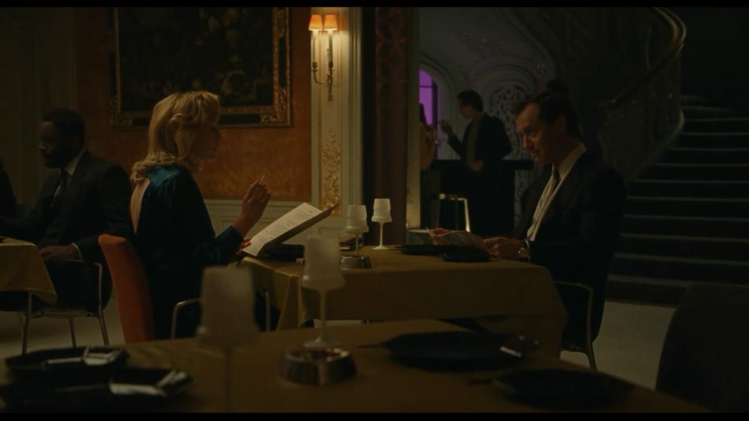 凡尔赛学经典反例，这部电影讲述了虚假繁荣的极端